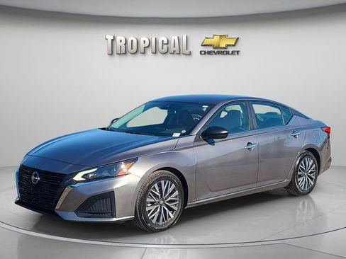 Used 2024 Nissan Altima 2.5 SV image 1