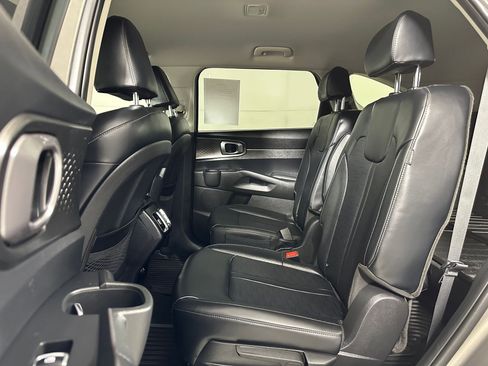 Used 2025 Kia Sorento EX image 12
