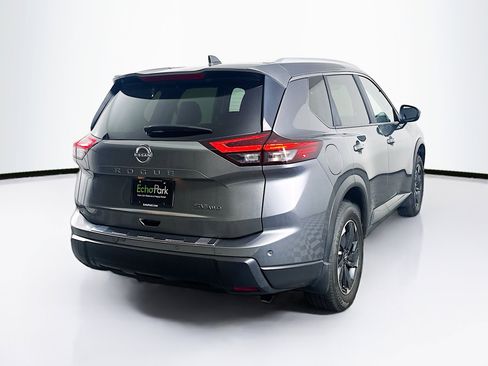 Used 2024 Nissan Rogue SV w/ SV Premium Package image 9