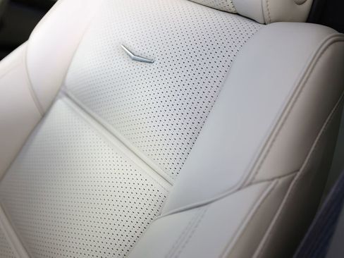 Used 2025 Cadillac Escalade Sport Platinum w/ LPO, ONYX Package image 43