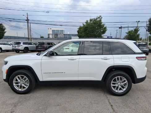New 2026 Jeep Grand Cherokee Laredo w/ Trailer Tow Package AWD/4WD image 5
