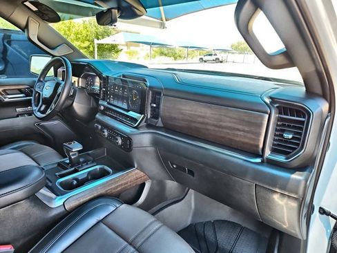 Used 2023 Chevrolet Silverado 1500 High Country w/ High Country Premium Package AWD/4WD image 29