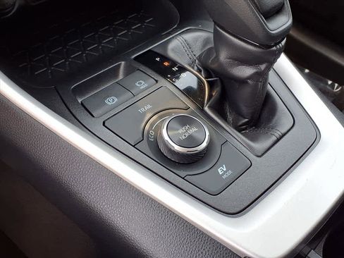 Certified 2025 Toyota RAV4 XLE AWD/4WD image 16