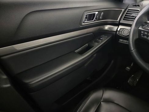 Certified 2019 Ford Explorer XLT w/ Equipment Group 202A FWD image 31