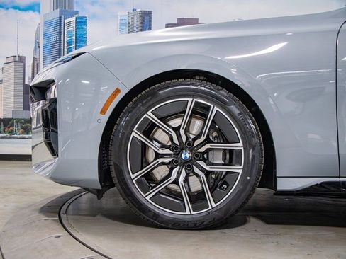 Used 2025 BMW 760i xDrive w/ Executive Package image 7