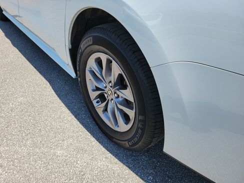 Certified 2023 Toyota Sienna XLE FWD image 26