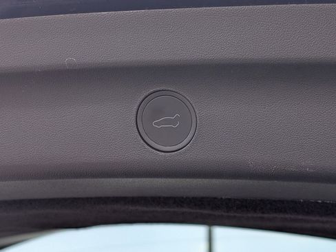 Used 2024 Tesla Model Y 2WD image 16