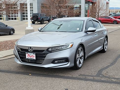 Used 2018 Honda Accord Touring image 4