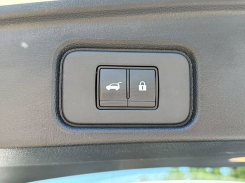 Certified 2025 Nissan Pathfinder SV FWD image 21