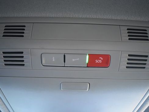 Used 2023 Volkswagen Tiguan SE image 32