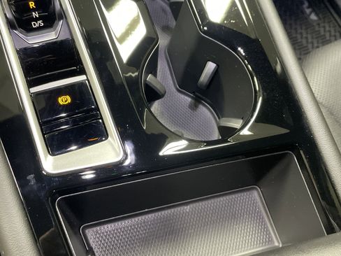 Used 2024 Volkswagen Atlas Cross Sport SE w/ Black Wheel Package image 28