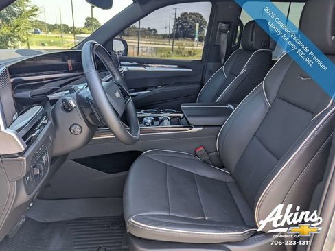 Used 2025 Cadillac Escalade Premium Luxury AWD/4WD image 22