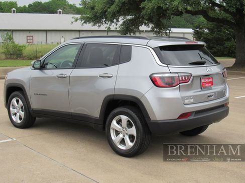 Used 2020 Jeep Compass Latitude AWD/4WD image 3