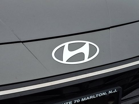 Used 2024 Hyundai Elantra Limited image 8