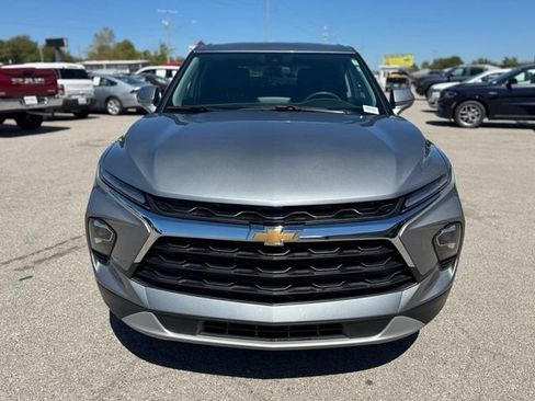 Used 2025 Chevrolet Blazer LT FWD image 2