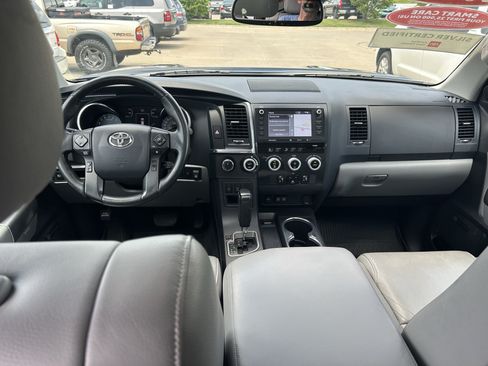 Used 2020 Toyota Sequoia Limited w/ Safety & Convenience Package AWD/4WD image 21