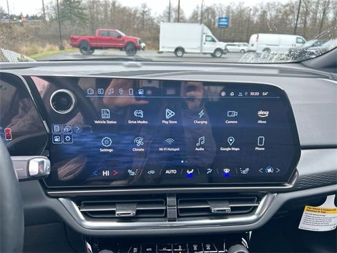 Used 2025 Chevrolet Equinox EV LT w/ Comfort Package image 13