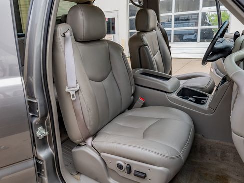 Used 2007 GMC Sierra 3500 SLT w/ Heavy-Duty Power Package image 29