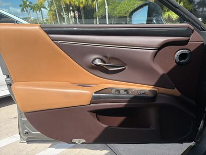 Used 2019 Lexus ES 350 w/ Accessory Package 2