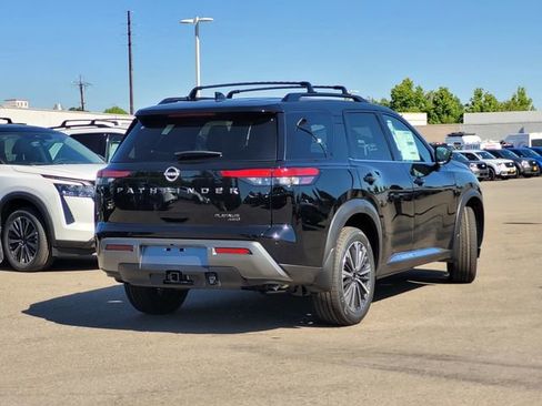New 2026 Nissan Pathfinder Platinum AWD/4WD image 4