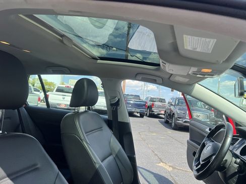 Used 2018 Volkswagen Golf SE image 27