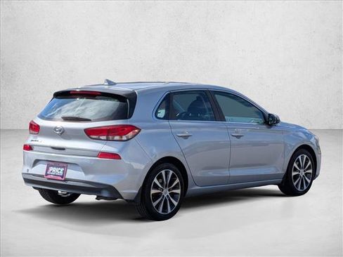Used 2020 Hyundai Elantra GT image 5