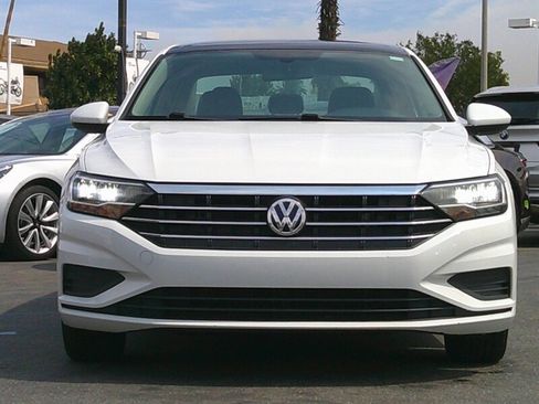 Used 2020 Volkswagen Jetta SE w/ SE Cold Weather Package image 8