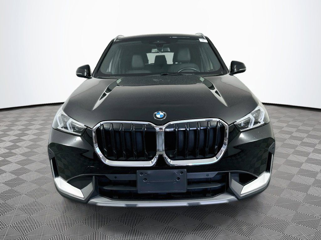 Used 2023 BMW X1 xDrive28i AWD/4WD image 3