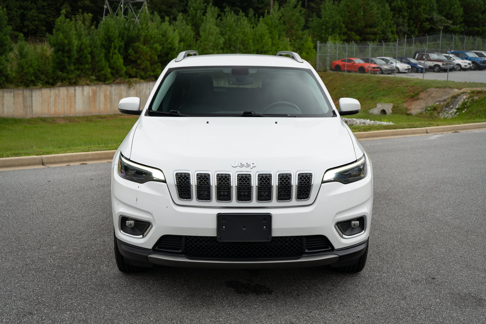 Used 2020 Jeep Cherokee Limited AWD/4WD image 2