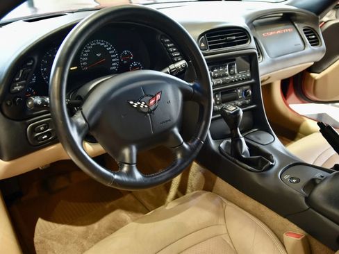 Used 2004 Chevrolet Corvette Convertible w/ Preferred Equipment Group RWD image 16