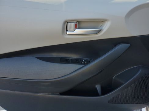 Used 2021 Toyota Corolla LE image 17