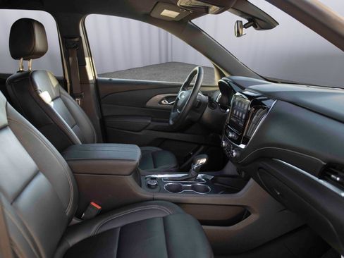 Used 2023 Chevrolet Traverse LT image 16