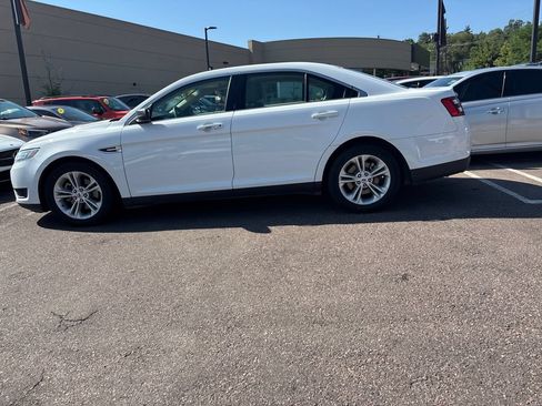 Used 2018 Ford Taurus SE FWD image 18