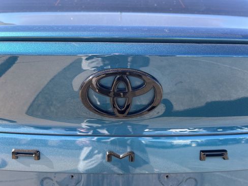 Used 2025 Toyota Camry SE w/ Convenience Package image 9