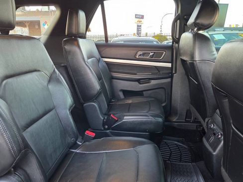 Used 2016 Ford Explorer XLT w/ Equipment Group 202A FWD image 32