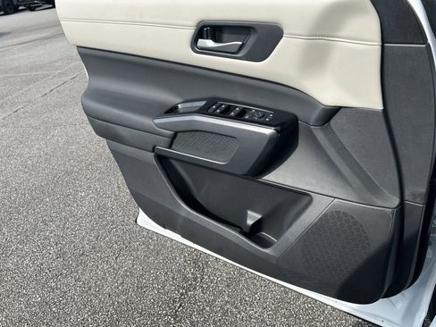 New 2026 Nissan Pathfinder SL FWD image 16