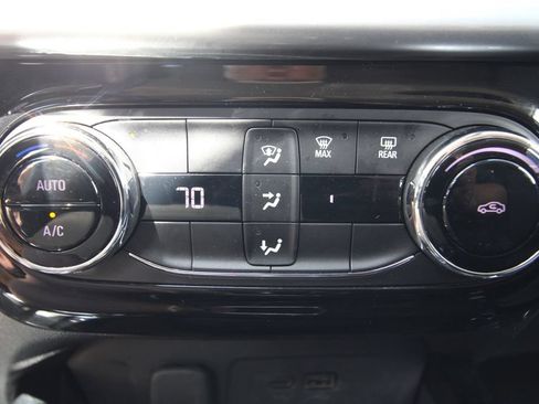 Used 2025 Chevrolet Trax LT FWD image 25