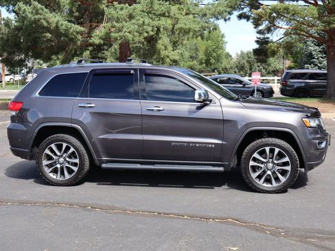Used 2018 Jeep Grand Cherokee Overland AWD/4WD image 3