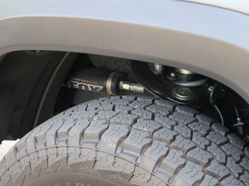 Used 2018 Toyota Tacoma TRD Off-Road w/ Technology Package RWD image 14