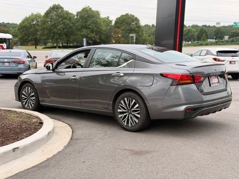 Used 2025 Nissan Altima 2.5 SV FWD image 9