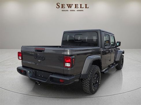 Used 2023 Jeep Gladiator Willys image 4