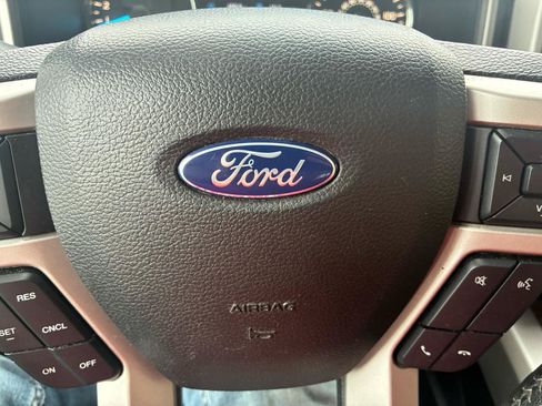 Used 2019 Ford F150 Lariat w/ Equipment Group 502A Luxury AWD/4WD image 19