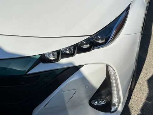 Used 2017 Toyota Prius Prime Advanced FWD image 11