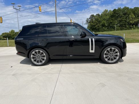 Used 2024 Land Rover Range Rover Autobiography AWD/4WD image 9