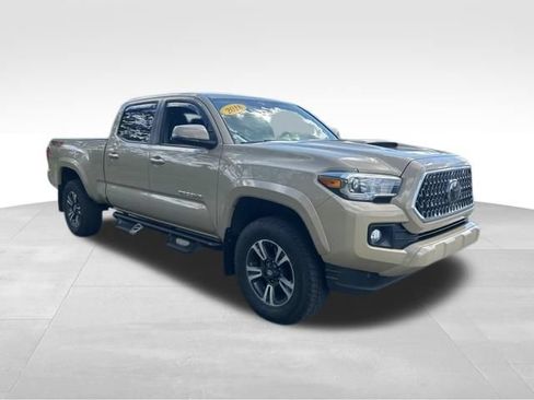 Used 2018 Toyota Tacoma TRD Sport AWD/4WD image 7