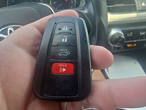 Used 2021 Toyota RAV4 XLE w/ Convenience Package AWD/4WD image 20