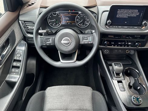 Used 2023 Nissan Rogue SV image 17