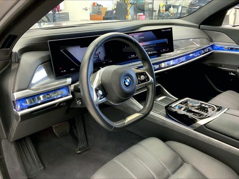 Used 2024 BMW i7 eDrive50 RWD image 3