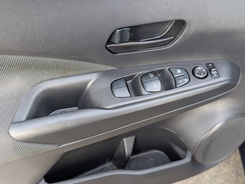 Used 2019 Nissan Kicks S image 15