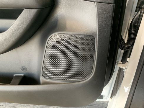 Used 2025 Chrysler Pacifica Limited image 30